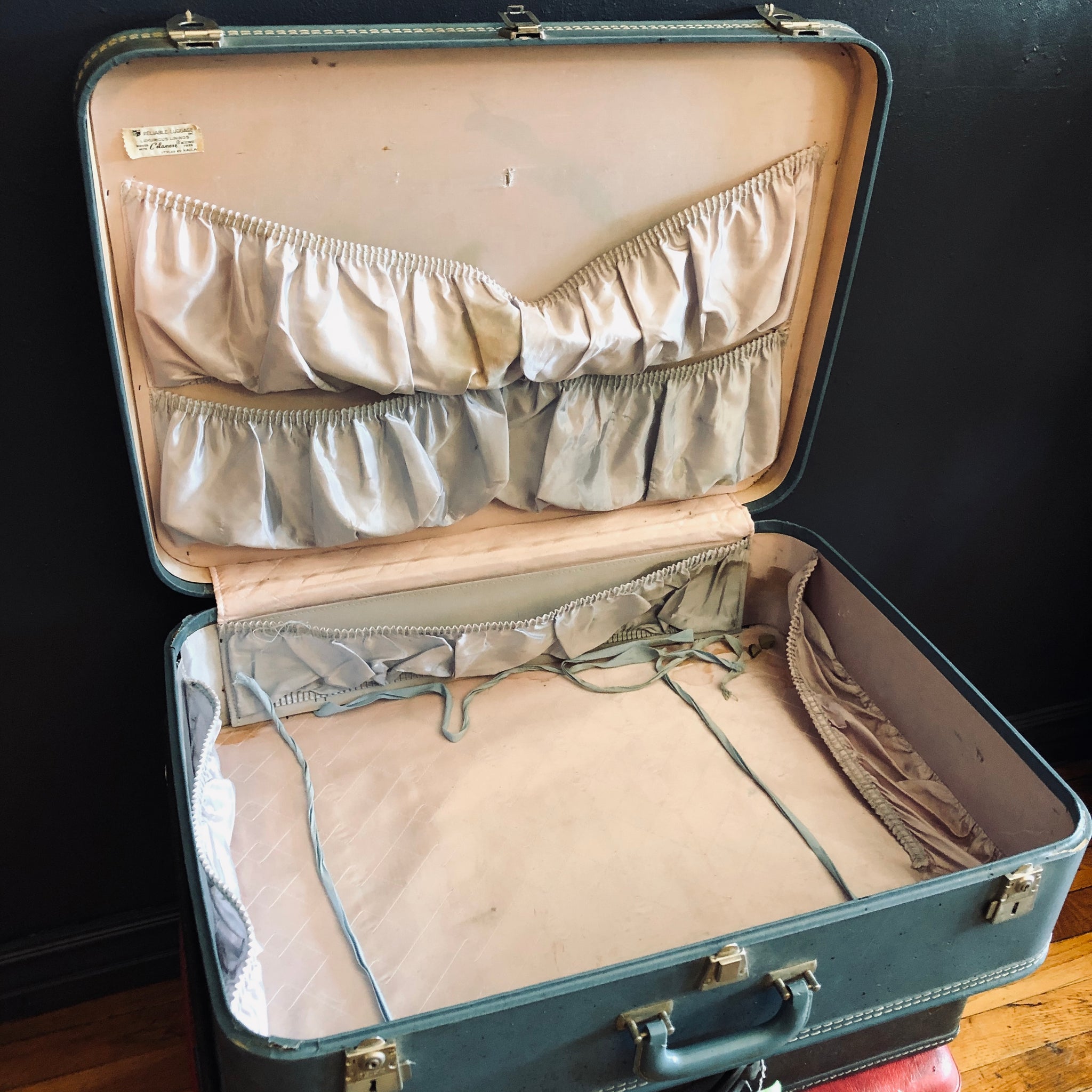 vintage luggage bag